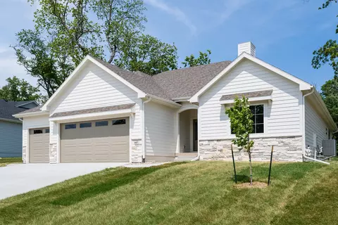 807 Bridgeview St, Polk City, IA 50226