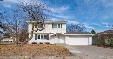 195 Gray Ave, Waukee, IA 50263