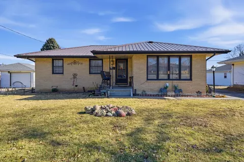 3207 E 26th St, Des Moines, IA 50317