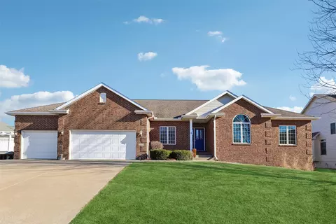 2911 160th St, Urbandale, IA 50323