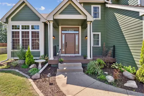 404 Pleasant Cir, Pleasant Hill, IA 50327