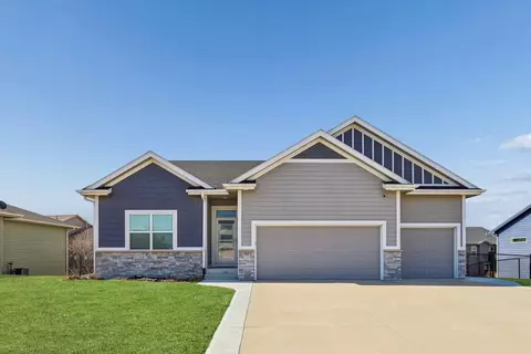 1904 NW Prairie Creek Dr, Grimes, IA 50111