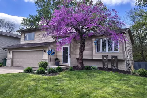 3928 Mary Lynn Dr, Urbandale, IA 50322