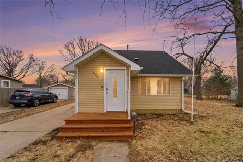 606 E 9th St S, Newton, IA 50208