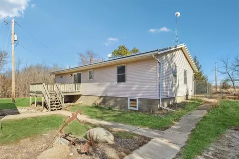 18211 335th Ln, Earlham, IA 50072