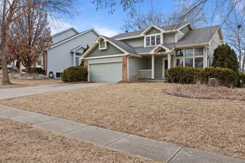 8707 Oakdale Dr, Johnston, IA 50131
