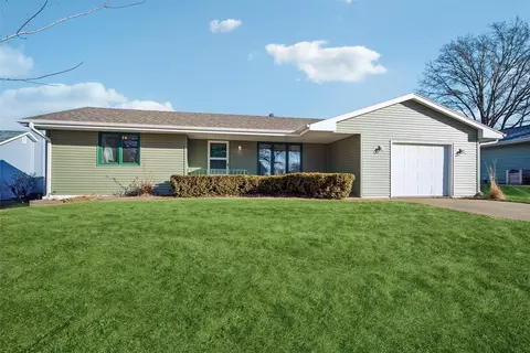 1220 E Girard Ave, Indianola, IA 50125