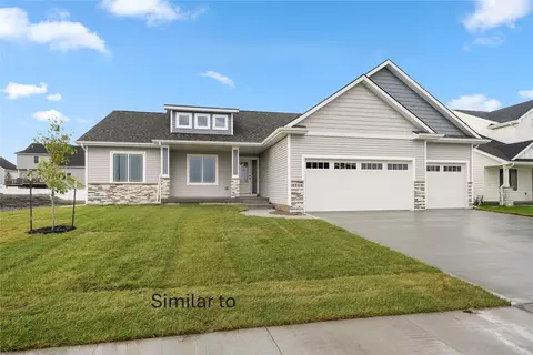 213 Lynch Ln, Pella, IA 50219