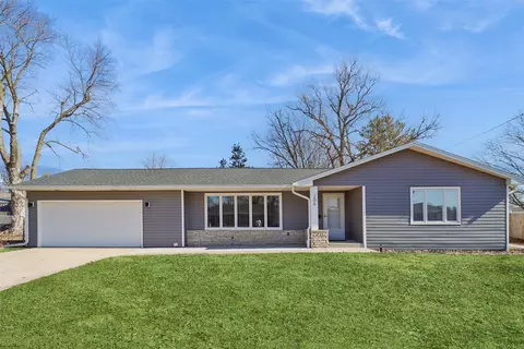 206 E 28th St S, Newton, IA 50208