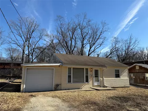 6825 SW 15th St, Des Moines, IA 50315