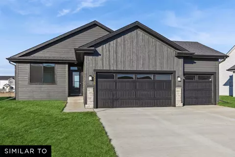 1018 Shady Lane Dr, Norwalk, IA 50211