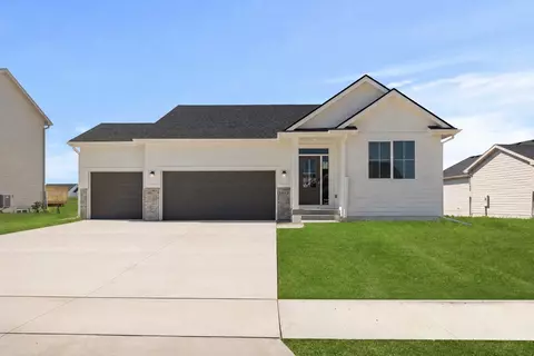 1012 Shady Lane Dr, Norwalk, IA 50211