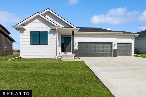 1012 Shady Lane Dr, Norwalk, IA 50211