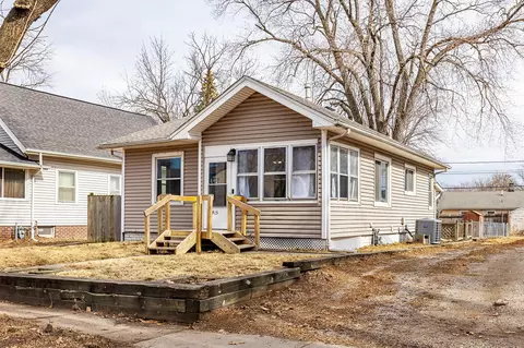 2415 E 13th St, Des Moines, IA 50316