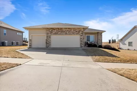 336 W High Rd, Norwalk, IA 50211