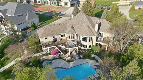 1610 Burr Oaks Dr, West Des Moines, IA 50266