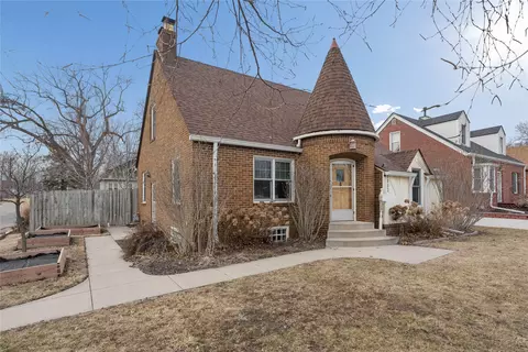 1002 38th St, Des Moines, IA 50311