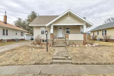 724 S 4th Ave E, Newton, IA 50208