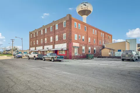 102 S Main St, Leon, IA 50144