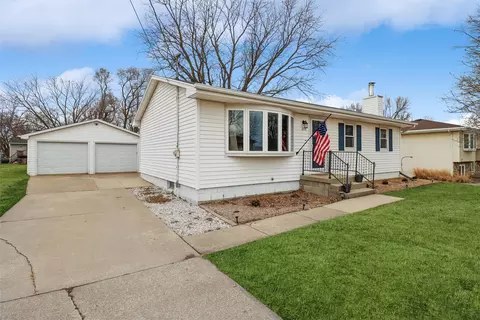 210 Market Ave SW, Mitchellville, IA 50169