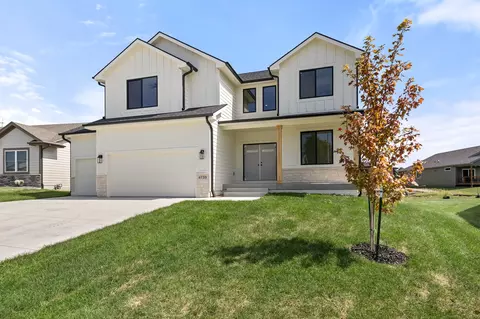 4735 Hillsdale Dr, Urbandale, IA 50322