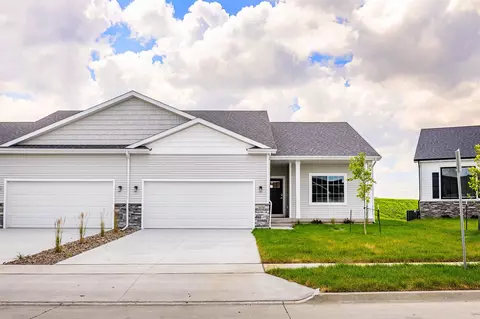 16720 Walnut Meadows Cir, Urbandale, IA 50323