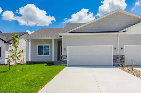 16716 Walnut Meadows Cir, Urbandale, IA 50323