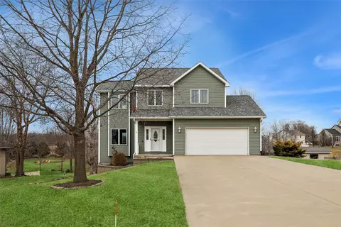 959 204th Pl, Pella, IA 50219