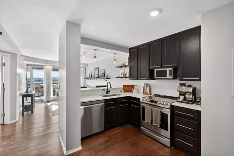 300 Walnut St #604, Des Moines, IA 50309