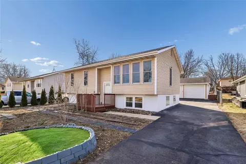 4668 Wakonda Dr, Norwalk, IA 50211