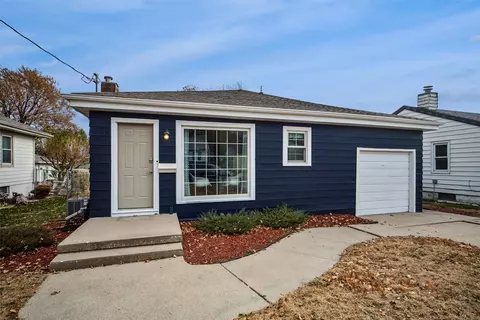 521 14th St, West Des Moines, IA 50265