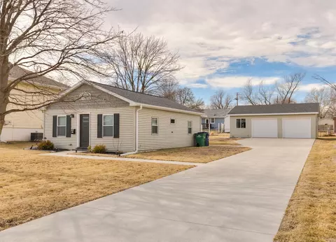 4104 69th St, Urbandale, IA 50322