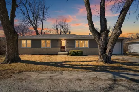 808 Walnut Ave, Woodward, IA 50276