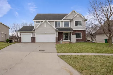 4585 Houck Dr, Pleasant Hill, IA 50327