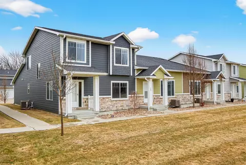 561 10th St, Waukee, IA 50263