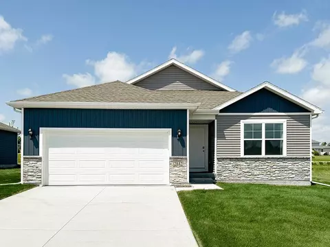 2001 N 7th St, Indianola, IA 50125
