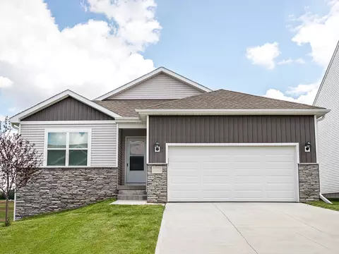 2211 N 7th St, Indianola, IA 50125