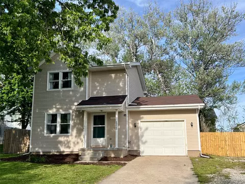 1322 Hunter Dr, Norwalk, IA 50211