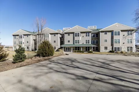 711 16th Ave #U104, Grinnell, IA 50112