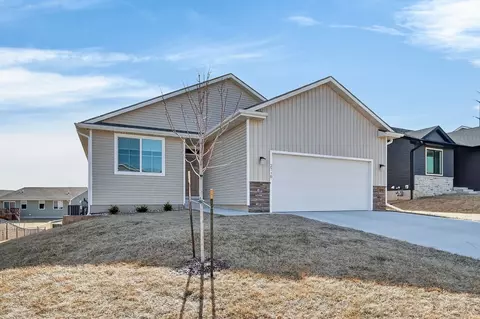 2710 22nd St SW, Altoona, IA 50009