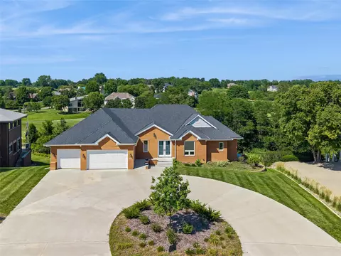 1863 Glen Oaks Dr, West Des Moines, IA 50266