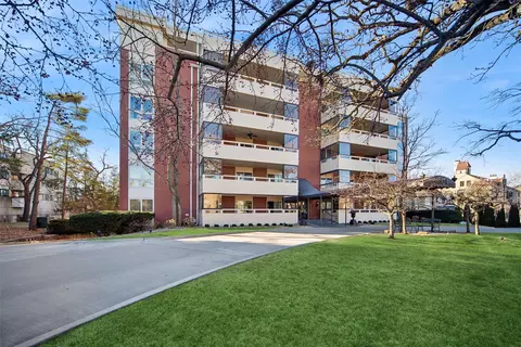 4004 Grand Ave #103, Des Moines, IA 50312