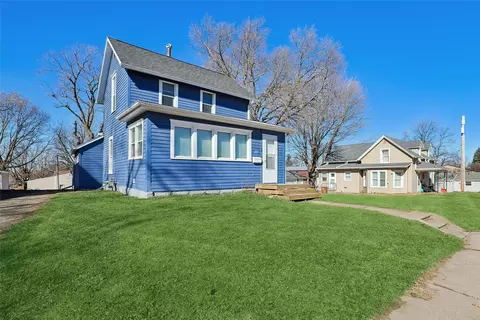 427 West St, Grinnell, IA 50112