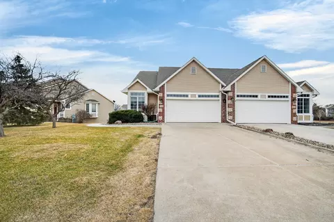 7238 Cody Dr, West Des Moines, IA 50266