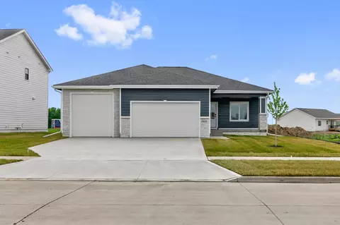 2610 NW Fairfield Dr, Ankeny, IA 50023