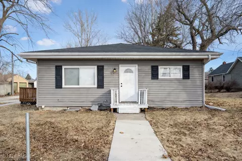 602 E Maple Ave, Conrad, IA 50621