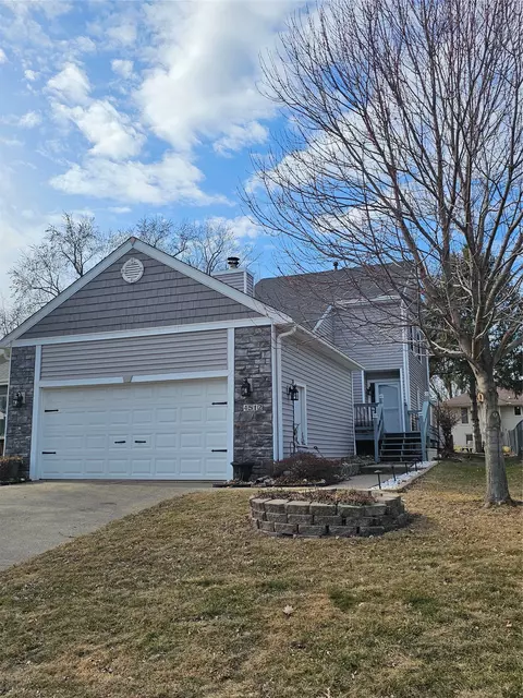 4512 80th Pl, Urbandale, IA 50322