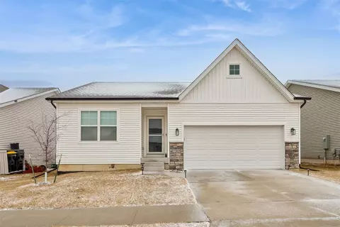 2202 Barry Dr, Adel, IA 50003