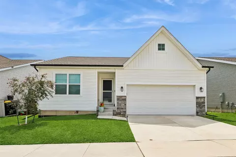 2202 Barry Dr, Adel, IA 50003