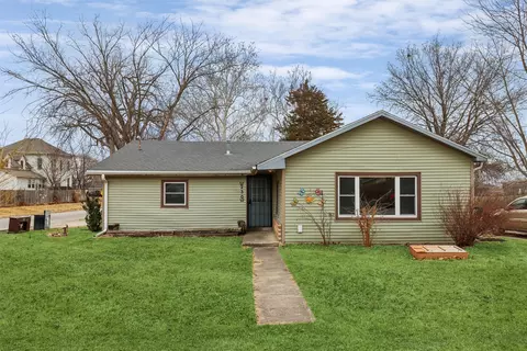 230 Main St, Carlisle, IA 50047